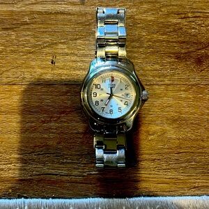 In great condition Swiss army woman’s watch